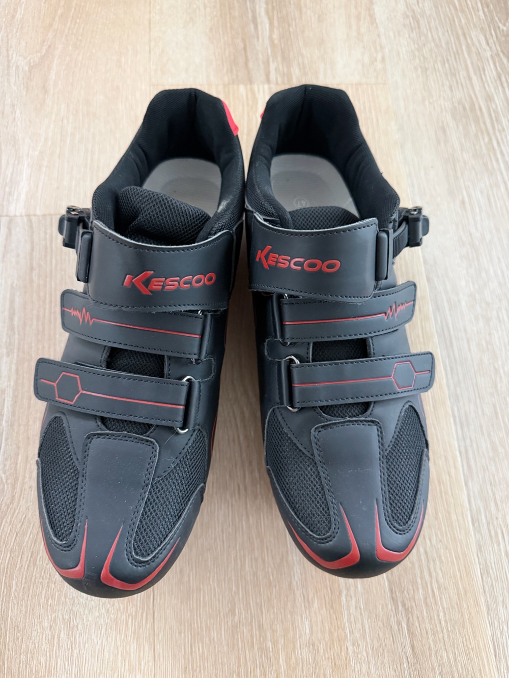 Men’s Black Athletic Cycling Shoes with Red Accents